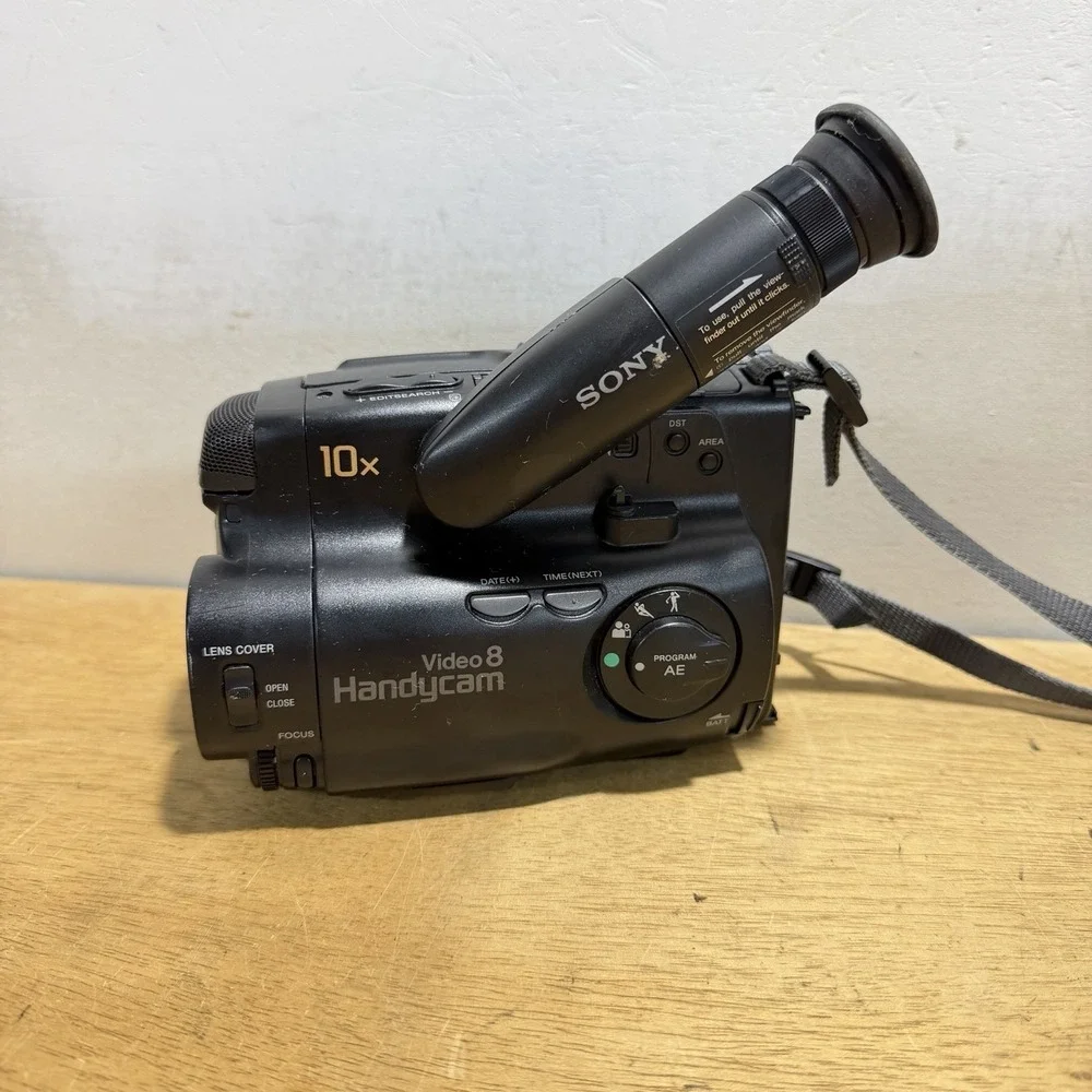 Sony CCD-TR21 Video8 Handycam Camcorder 10x Zoom Video Camera Y2K Black